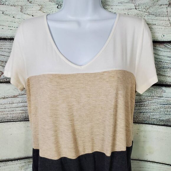 Maurices Small Colorblock Tee Cream Tan Charcoal Short Sleeve Knot Hem - Picture 2 of 6